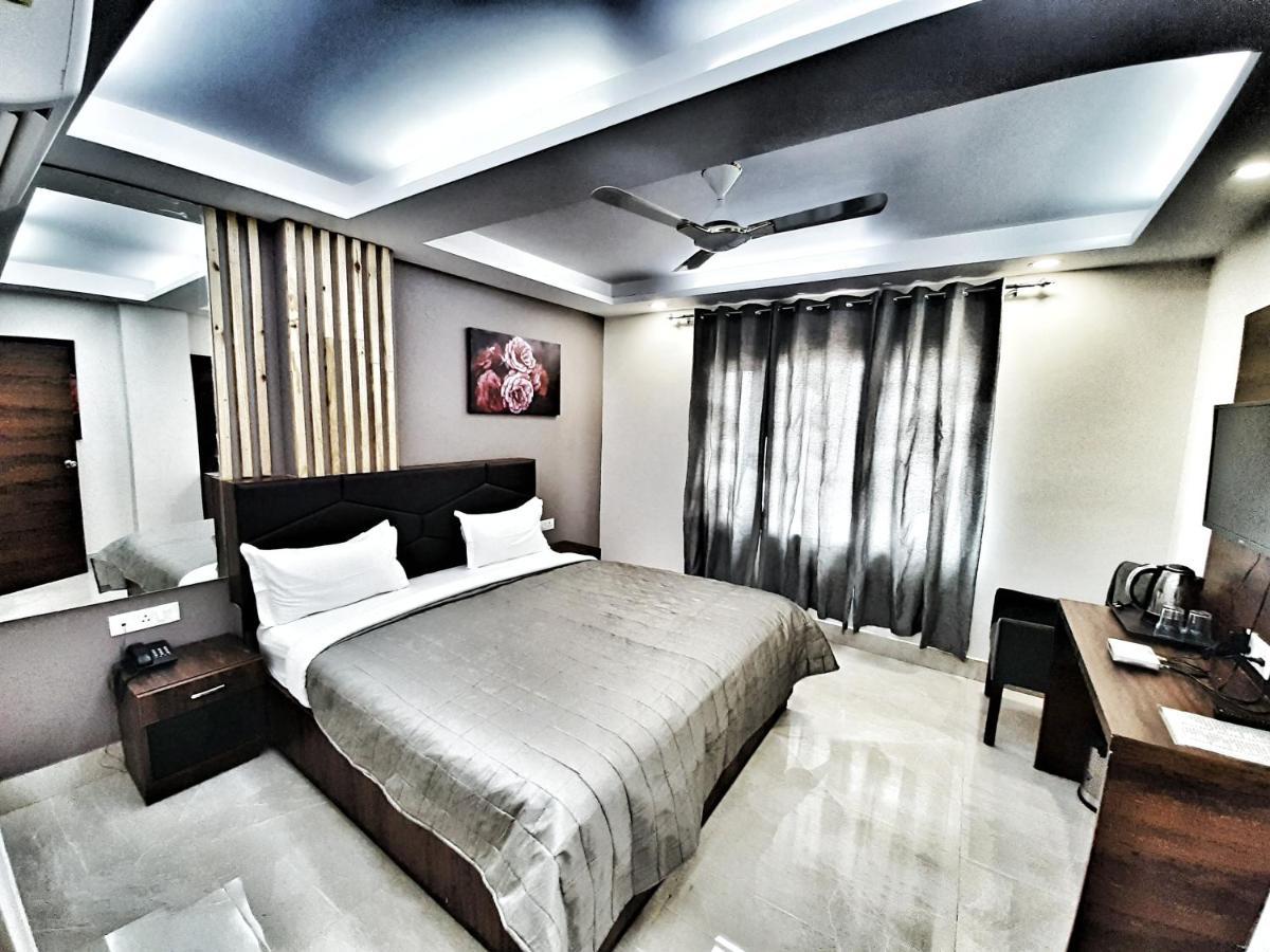 Hotel Aerocity Purple Orchid New Delhi Exterior photo